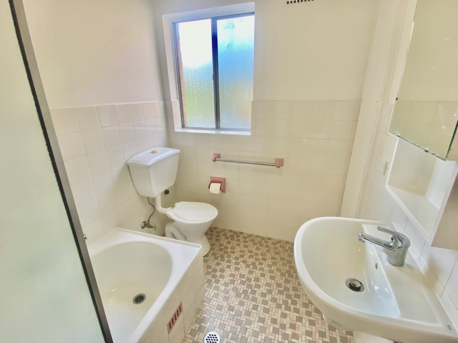 8/30 Brittain Crescent HILLSDALE 8