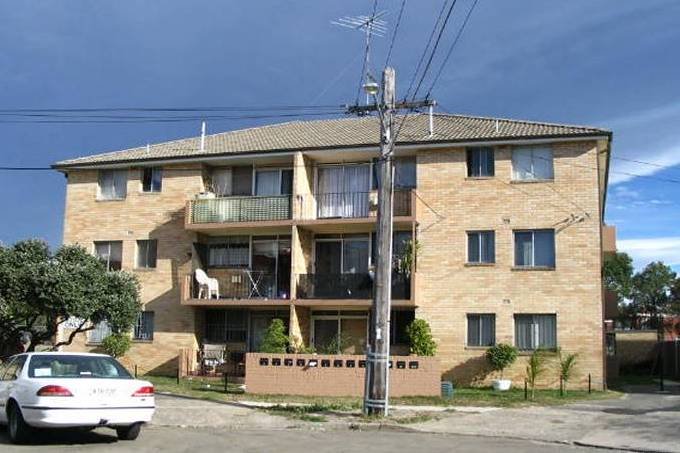 8/30 Brittain Crescent HILLSDALE 1