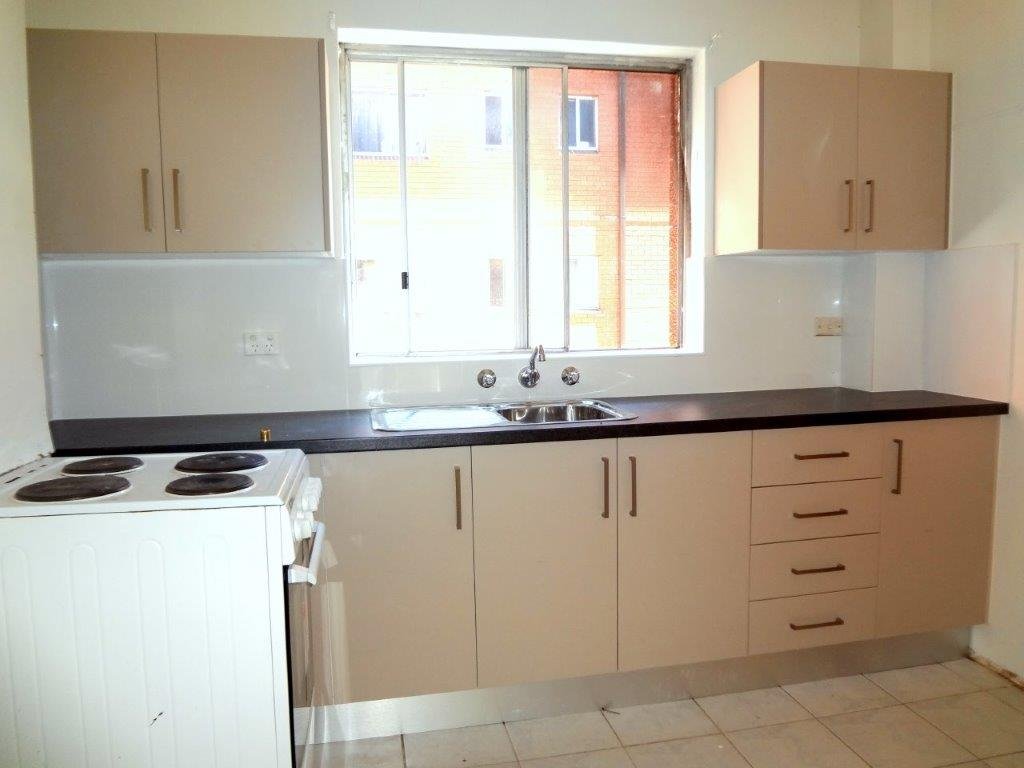 8/30 Speed Street LIVERPOOL 2