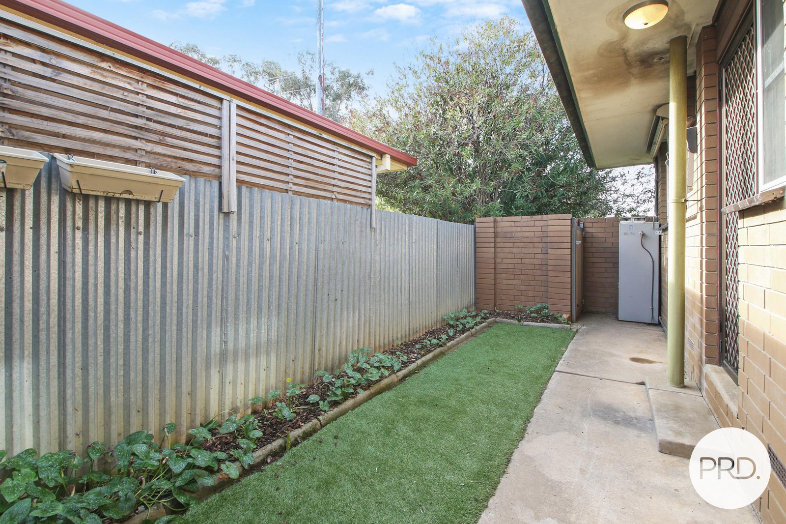 8/309-311 Moore Street LAVINGTON 9