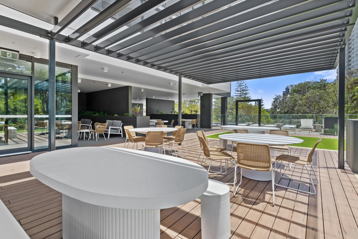 83/1969-1971 Gold Coast Highway Burleigh Heads 18