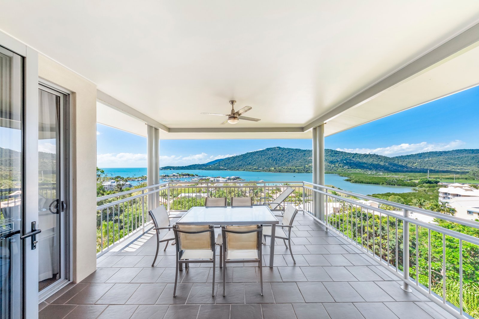 831/9a Hermitage Drive AIRLIE BEACH 1