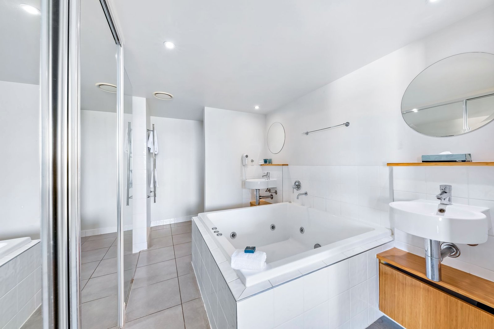 831/9a Hermitage Drive AIRLIE BEACH 9