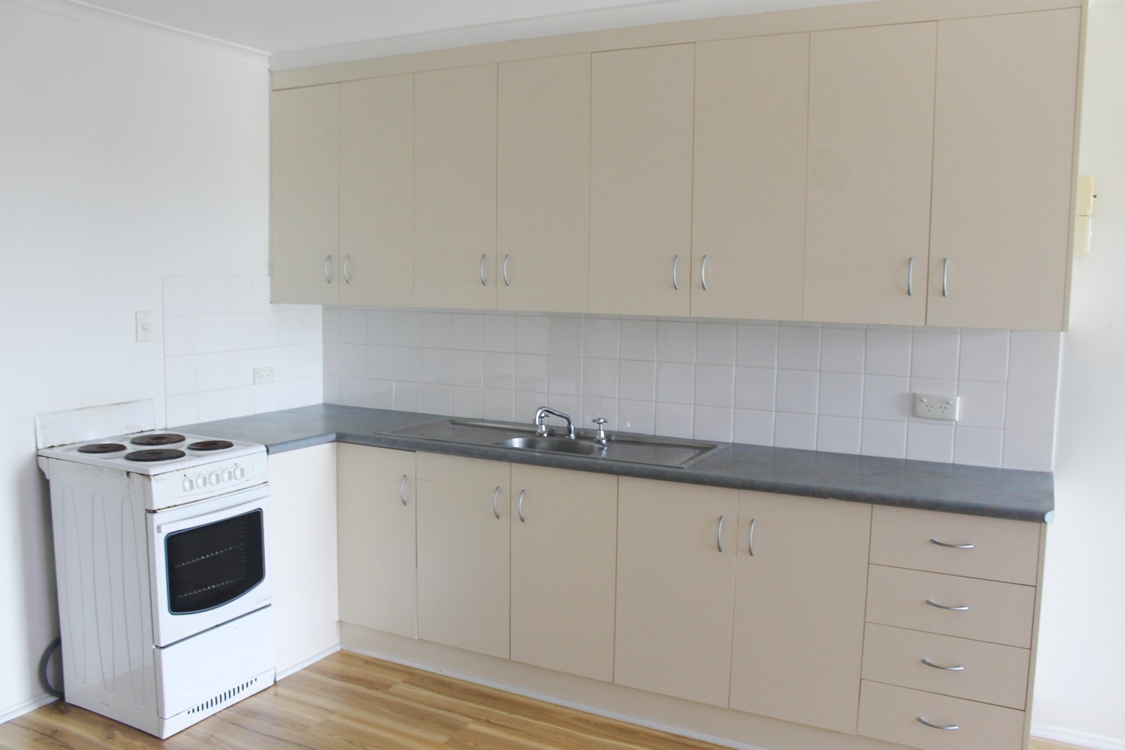 8/32 ELIZABETH Street SOUTH GLADSTONE 6