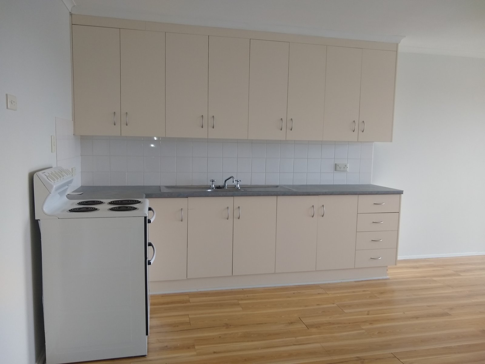 8/32 ELIZABETH Street SOUTH GLADSTONE 4