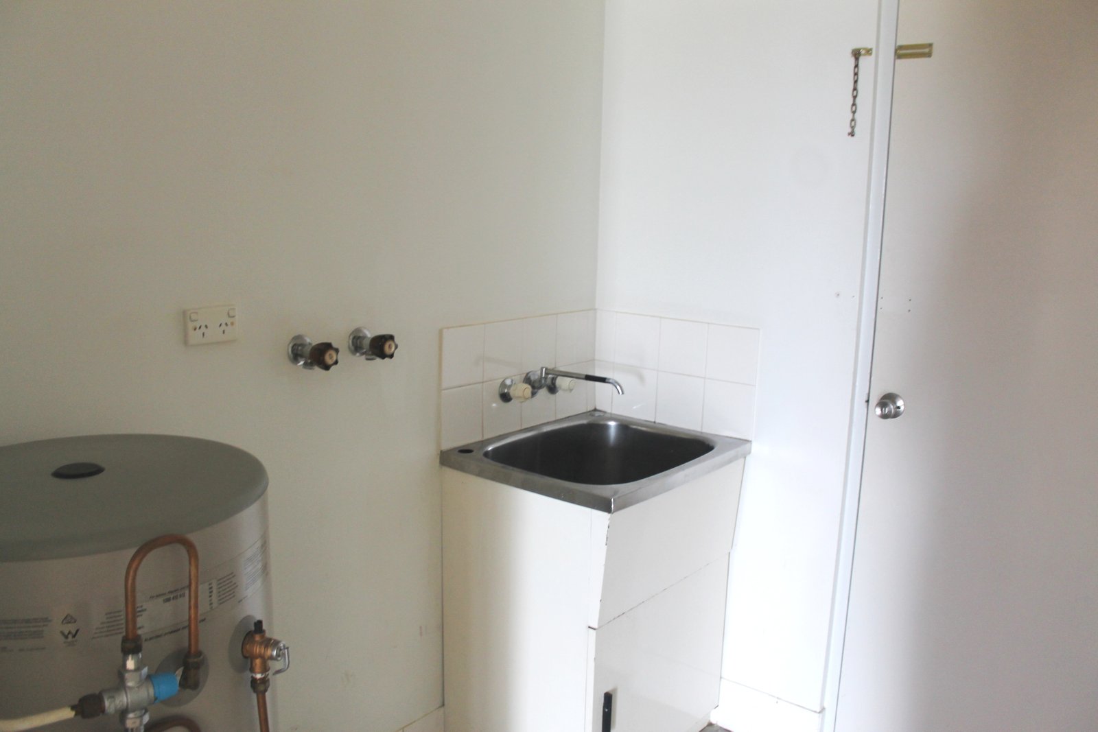 8/32 ELIZABETH Street SOUTH GLADSTONE 9