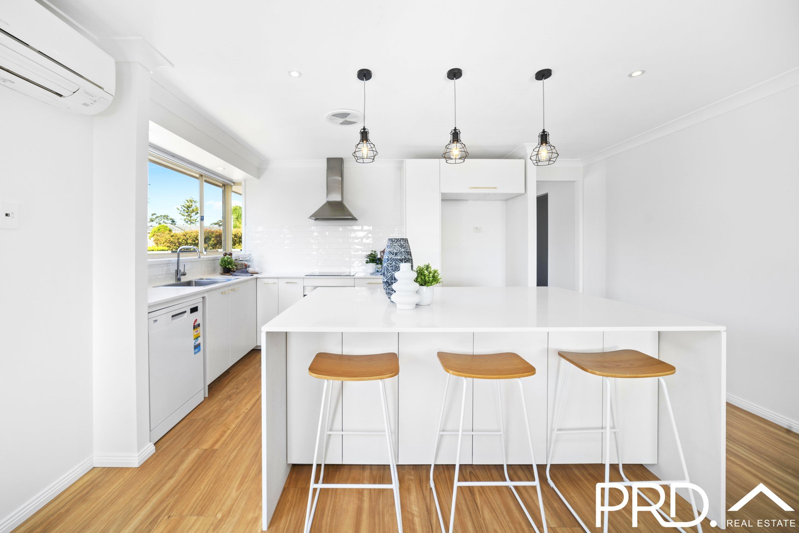 832 Henry Lawson Drive PICNIC POINT 3