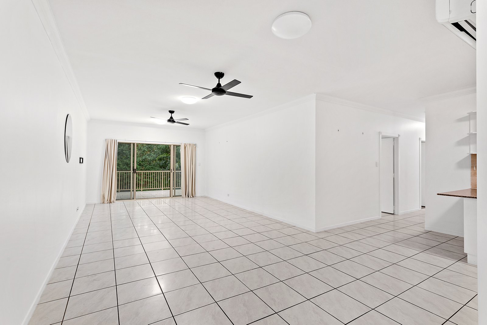 83/21 Shute Harbour Road CANNONVALE 2