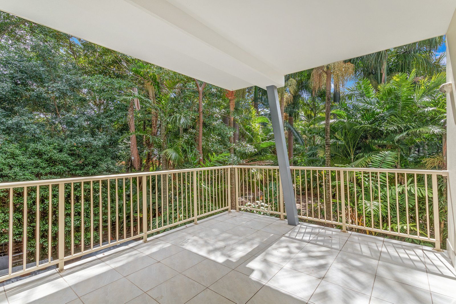 83/21 Shute Harbour Road CANNONVALE 4