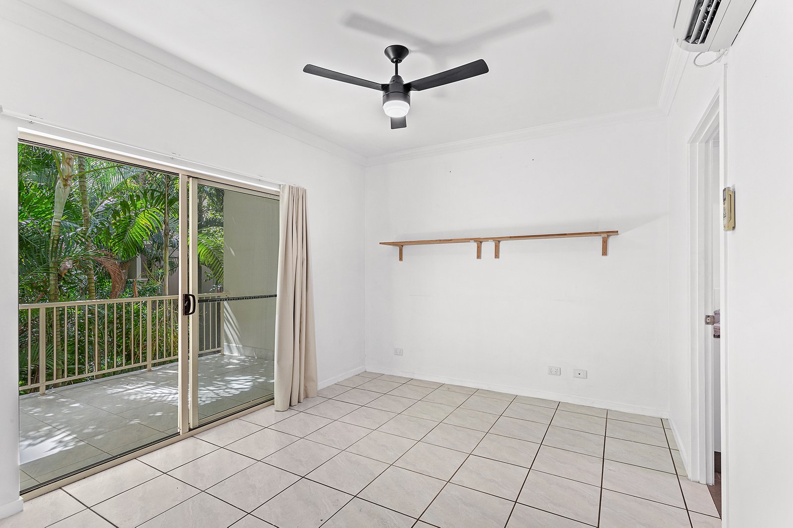 83/21 Shute Harbour Road CANNONVALE 7