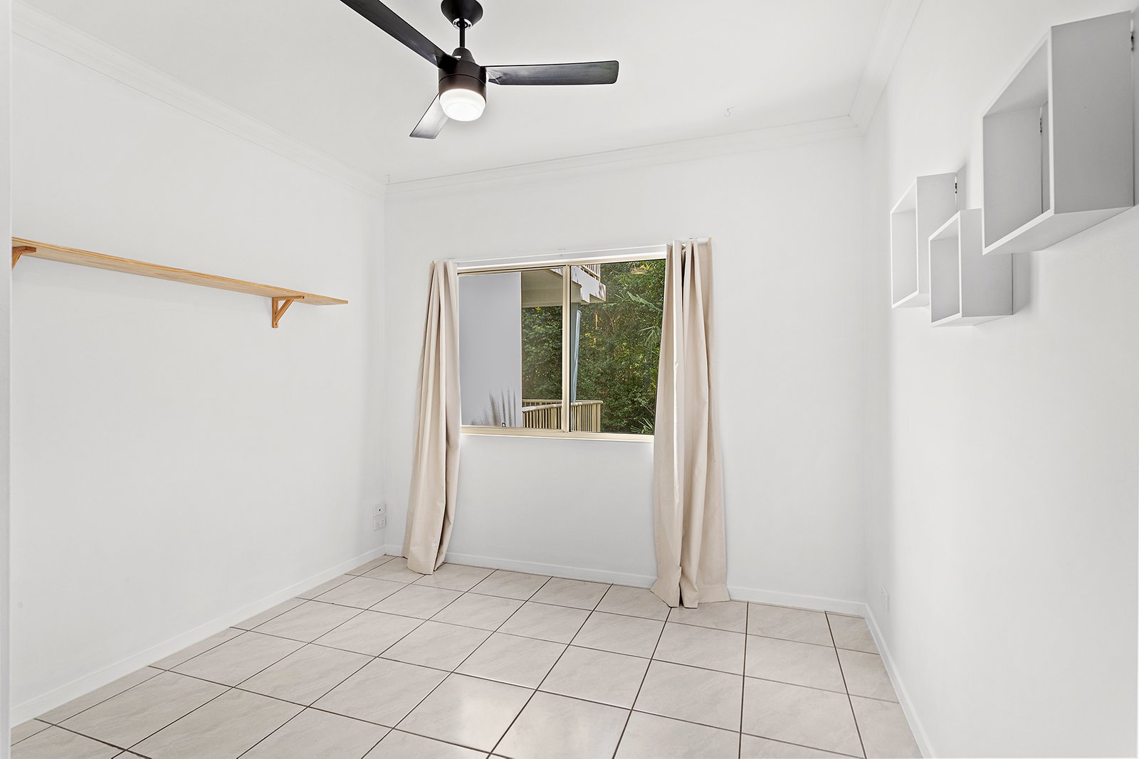 83/21 Shute Harbour Road CANNONVALE 9