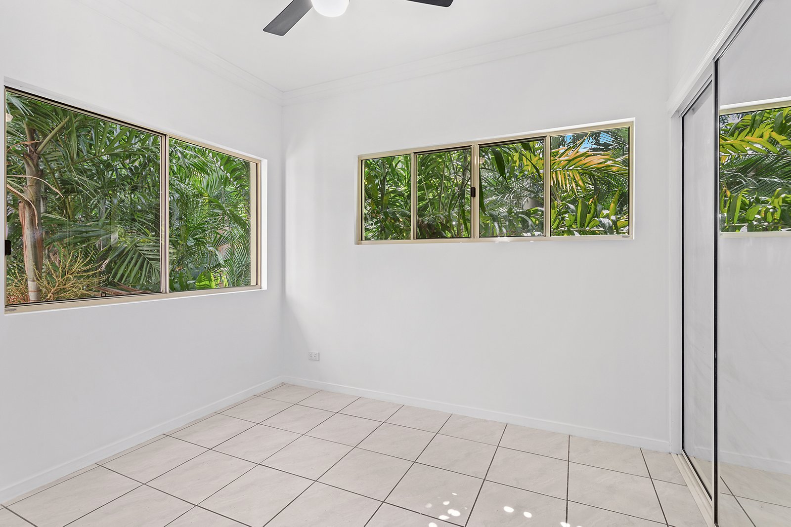 83/21 Shute Harbour Road CANNONVALE 10