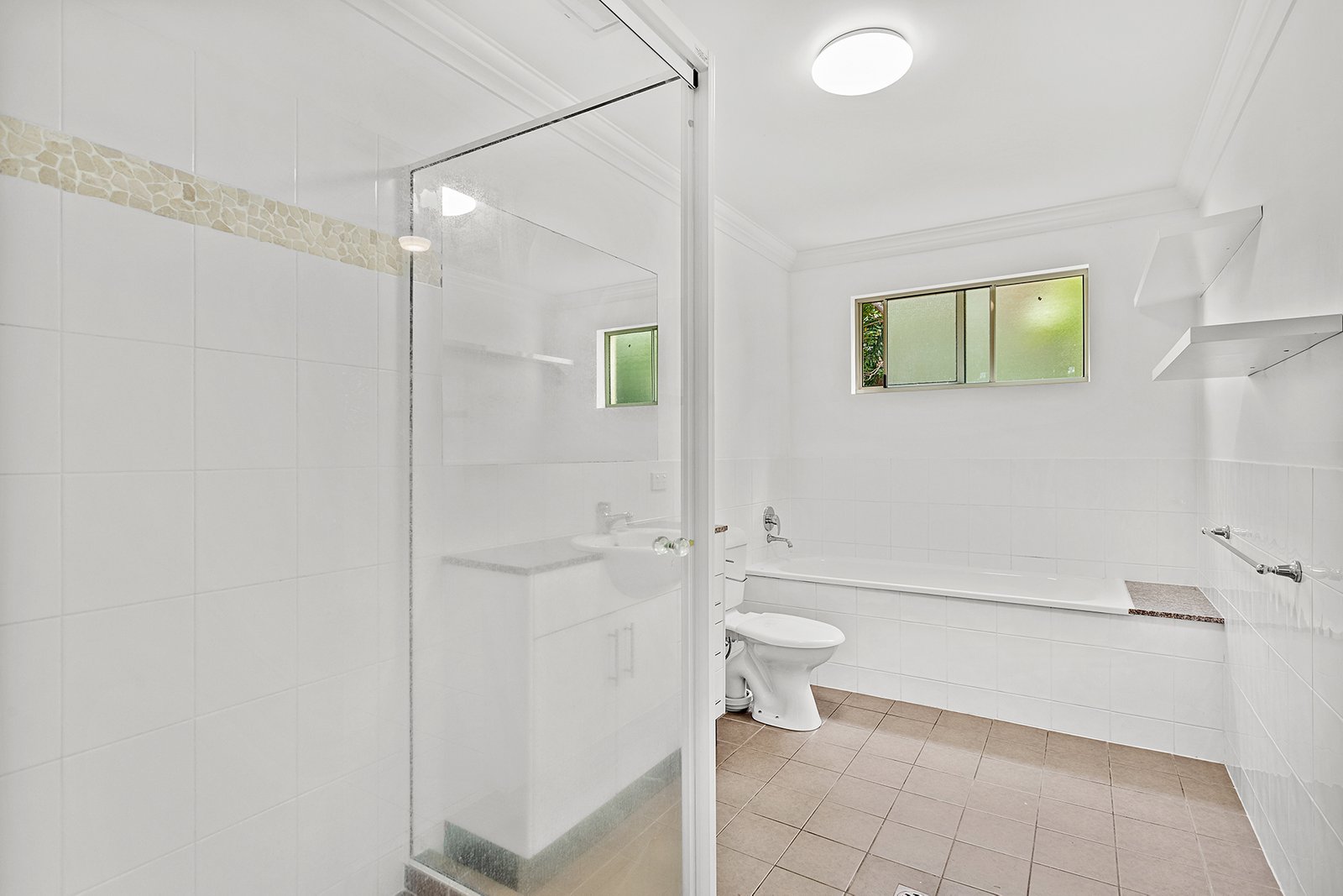 83/21 Shute Harbour Road CANNONVALE 11