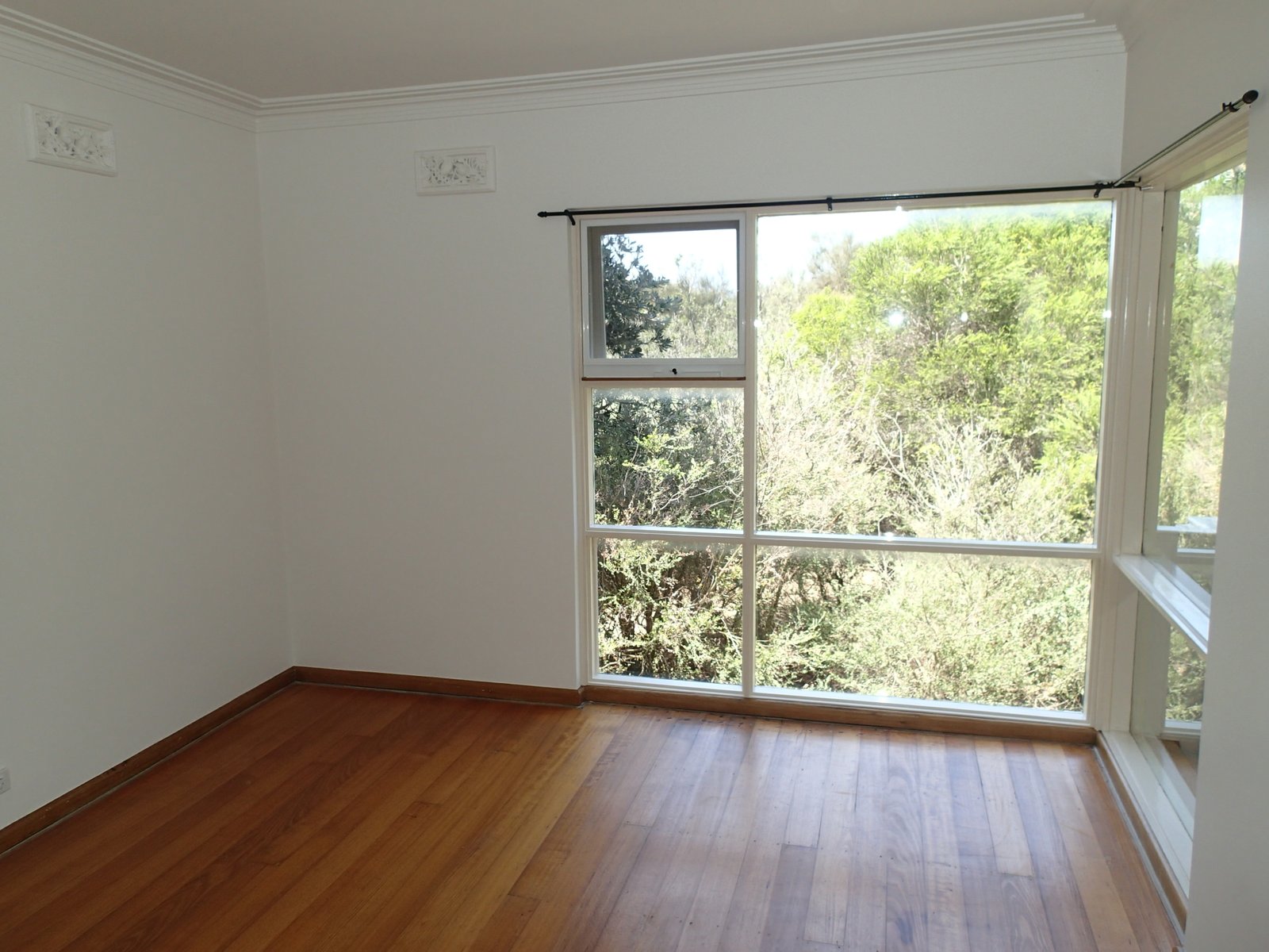 Gallery: 8/323 Beach Road