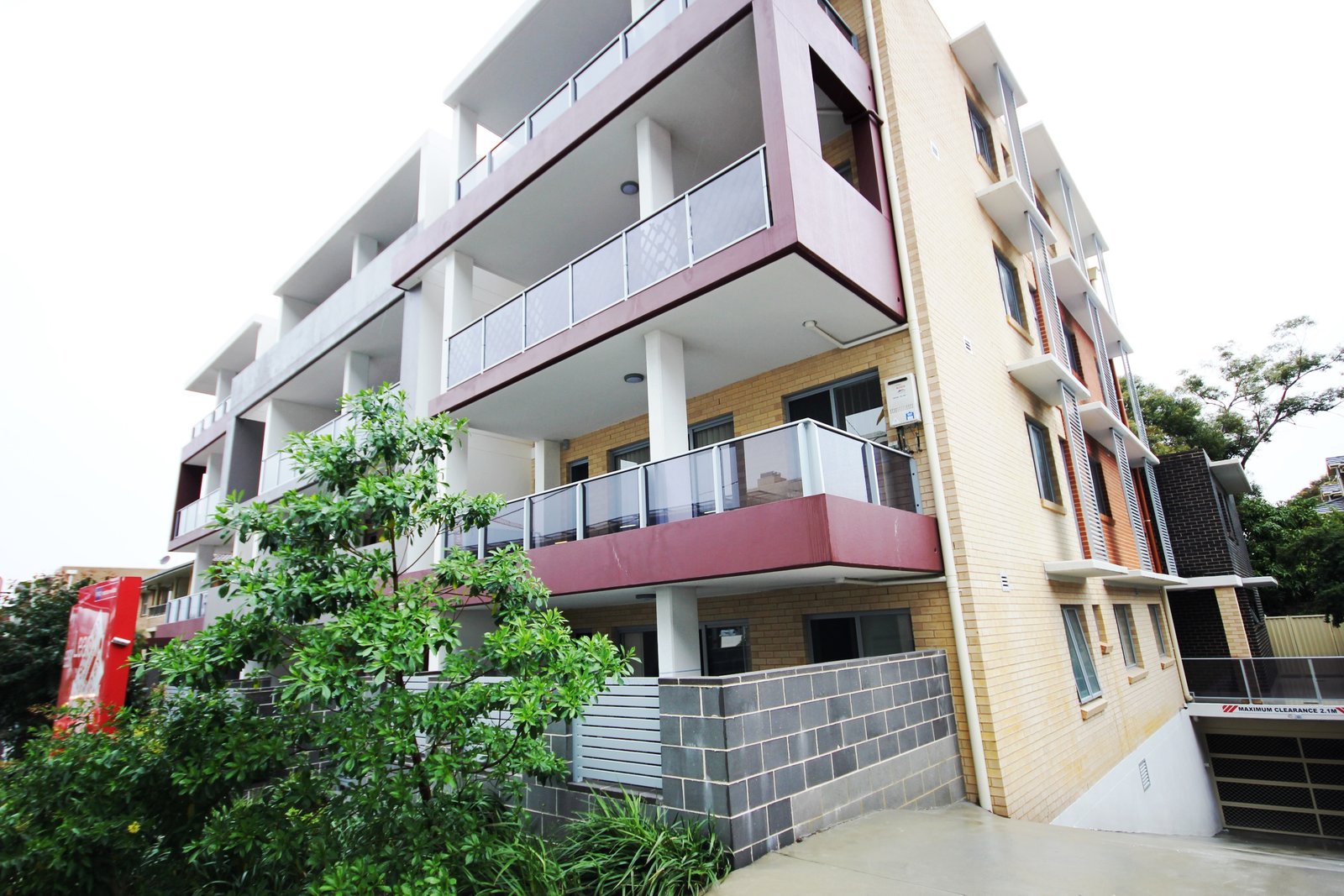 8/33-37 Gray Street KOGARAH 1