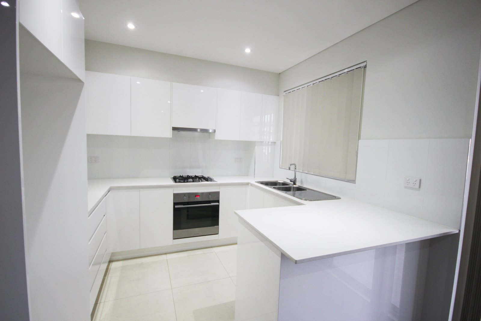 8/33-37 Gray Street KOGARAH 2