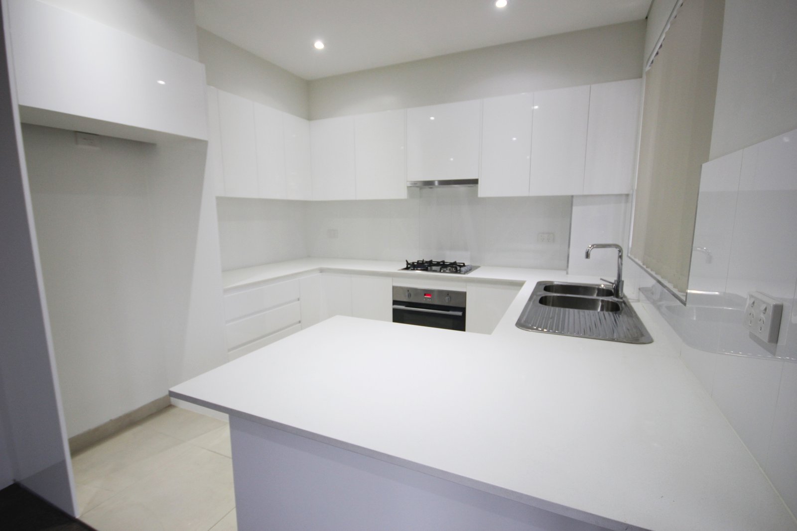 8/33-37 Gray Street KOGARAH 9