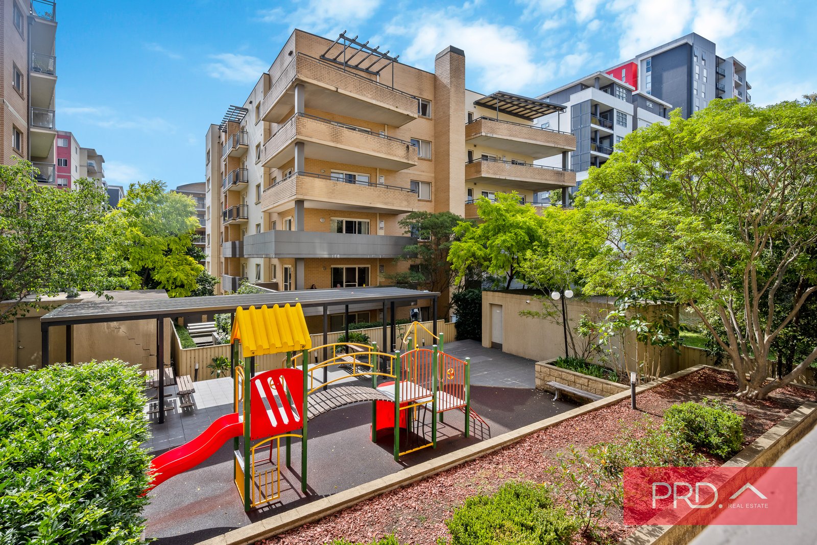 8/33-39 Lachlan Street WARWICK FARM 2