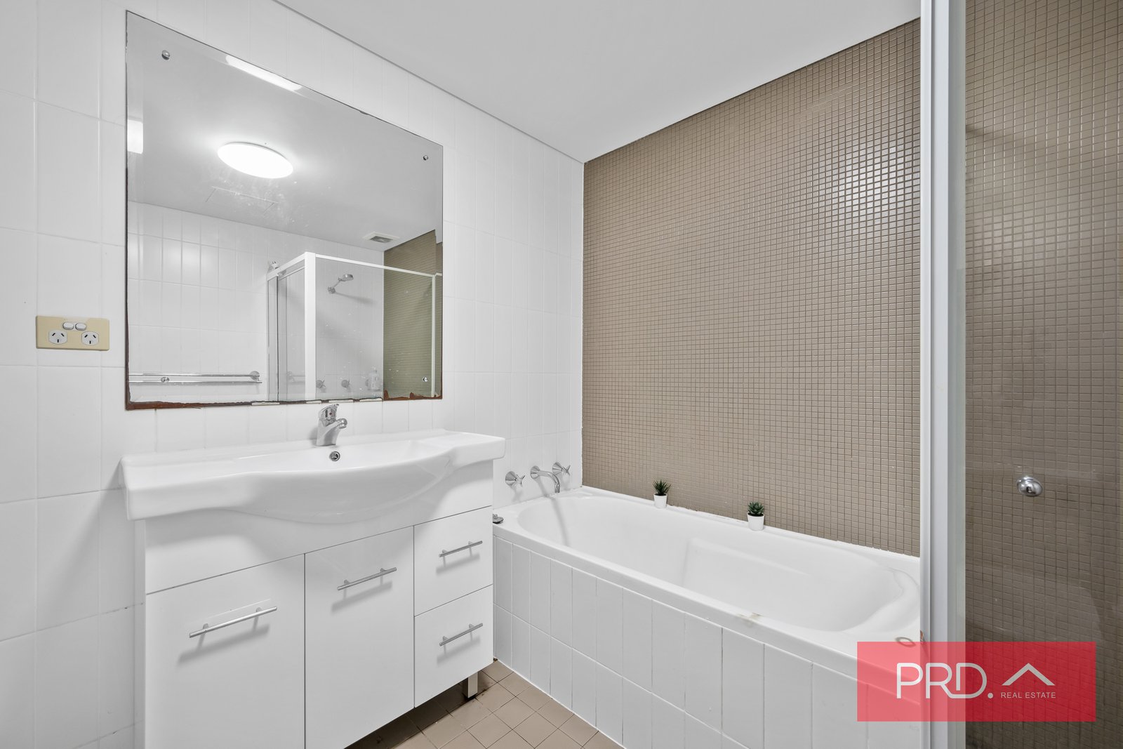 8/33-39 Lachlan Street WARWICK FARM 8