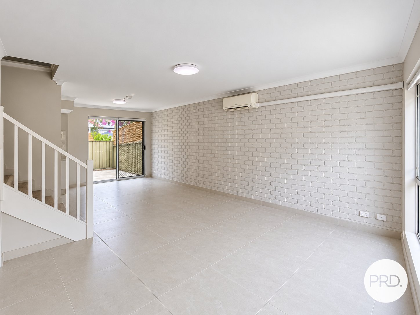 8/33 Napier Ave  LURNEA 3