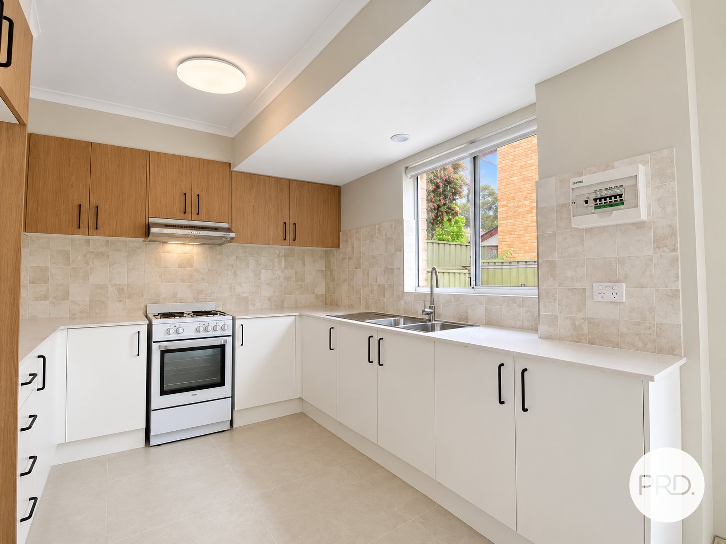 8/33 Napier Ave  LURNEA 4