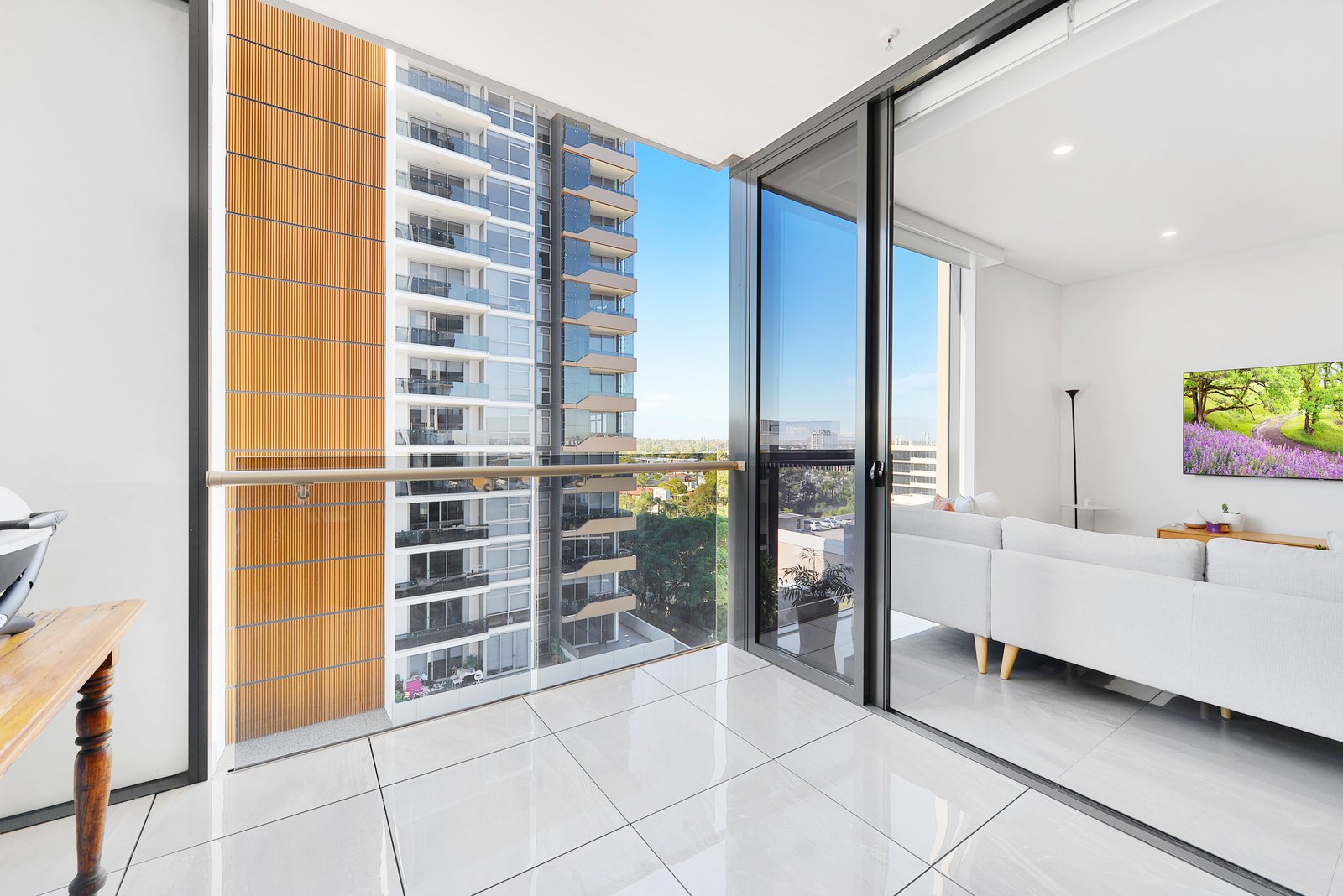 833/1 Studio Drive EASTGARDENS 8