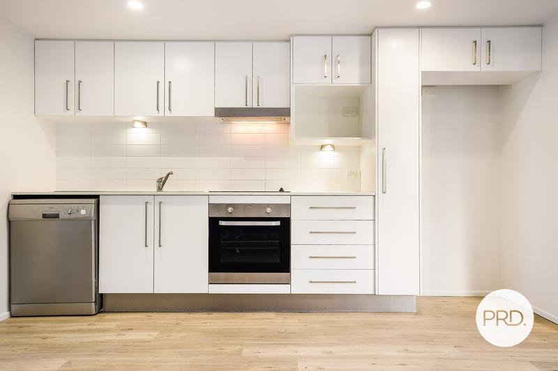 8/35-39 Central Street LABRADOR 2