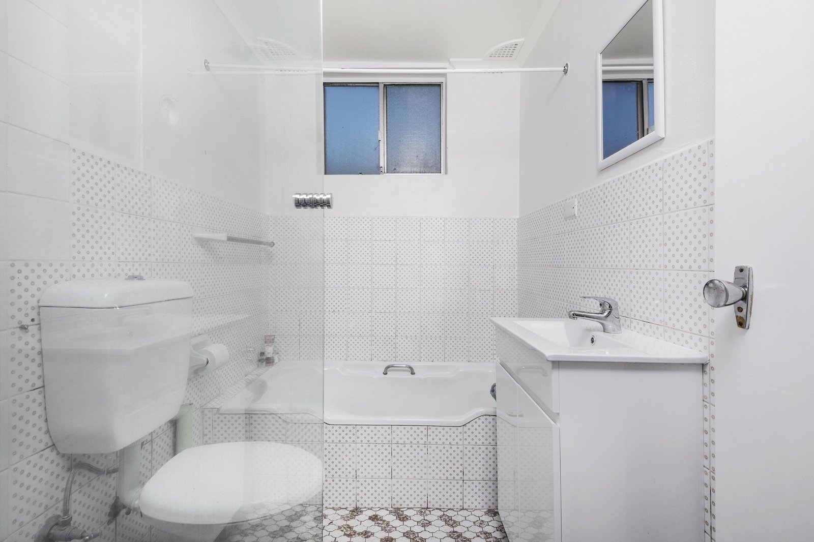 8/35 Bexley Road CAMPSIE 2