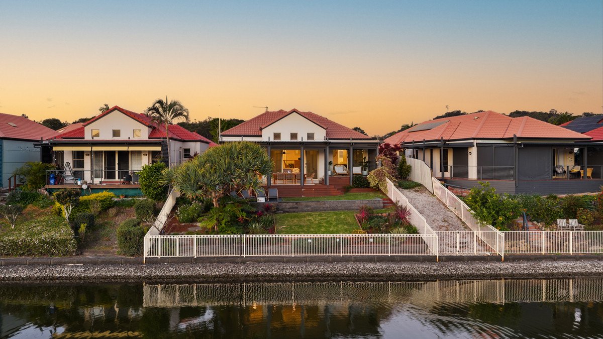 8/36-42 Beachcomber Court Burleigh Waters 29