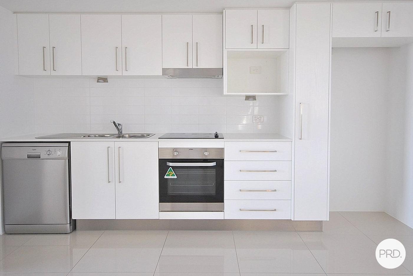 8/37 Central Street LABRADOR 2