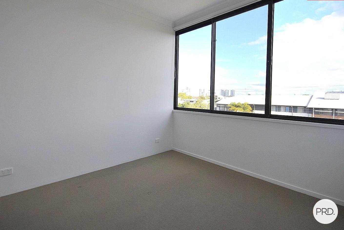 8/37 Central Street LABRADOR 5