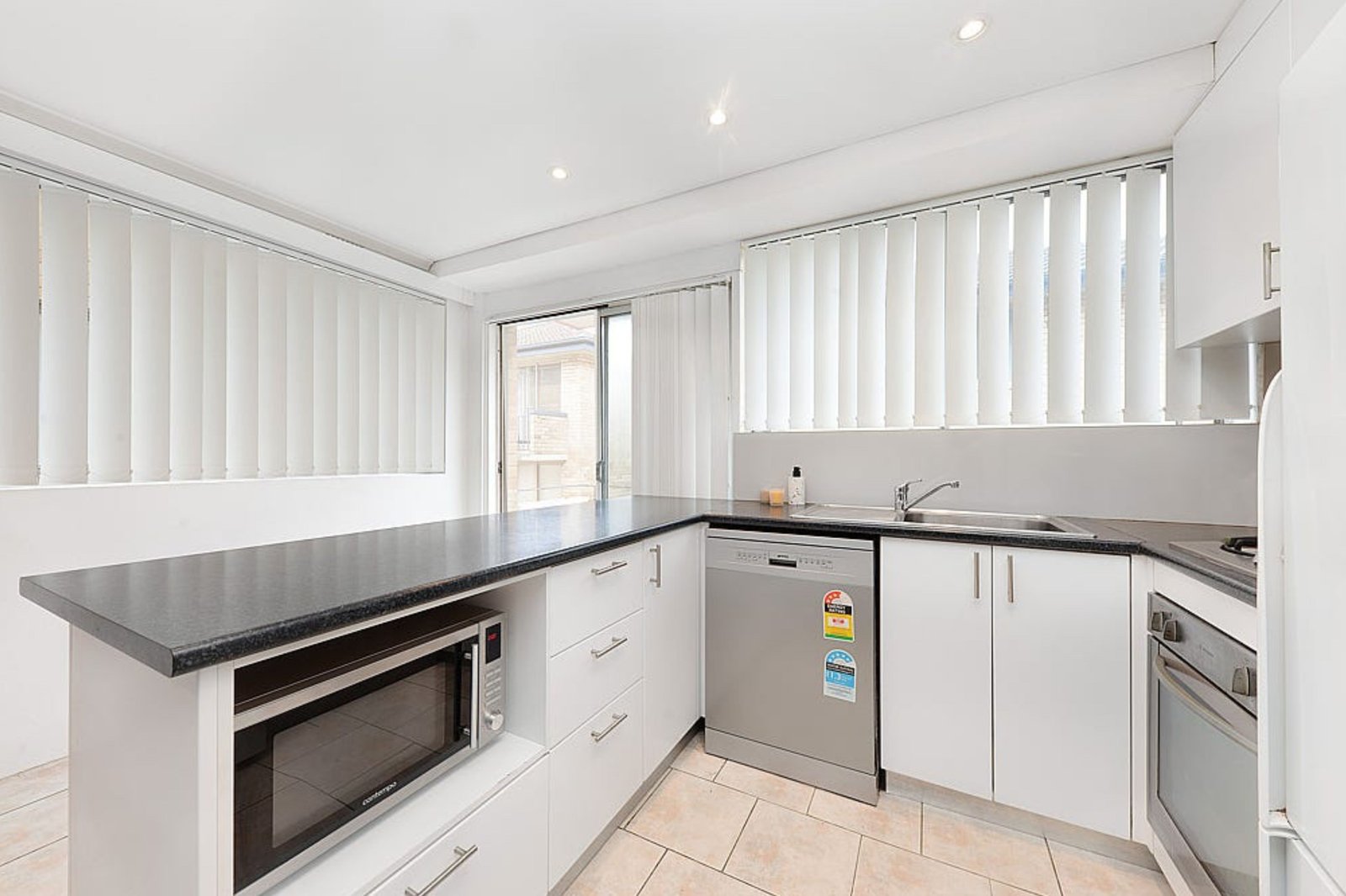 8/38 Brittain Crescent HILLSDALE 2