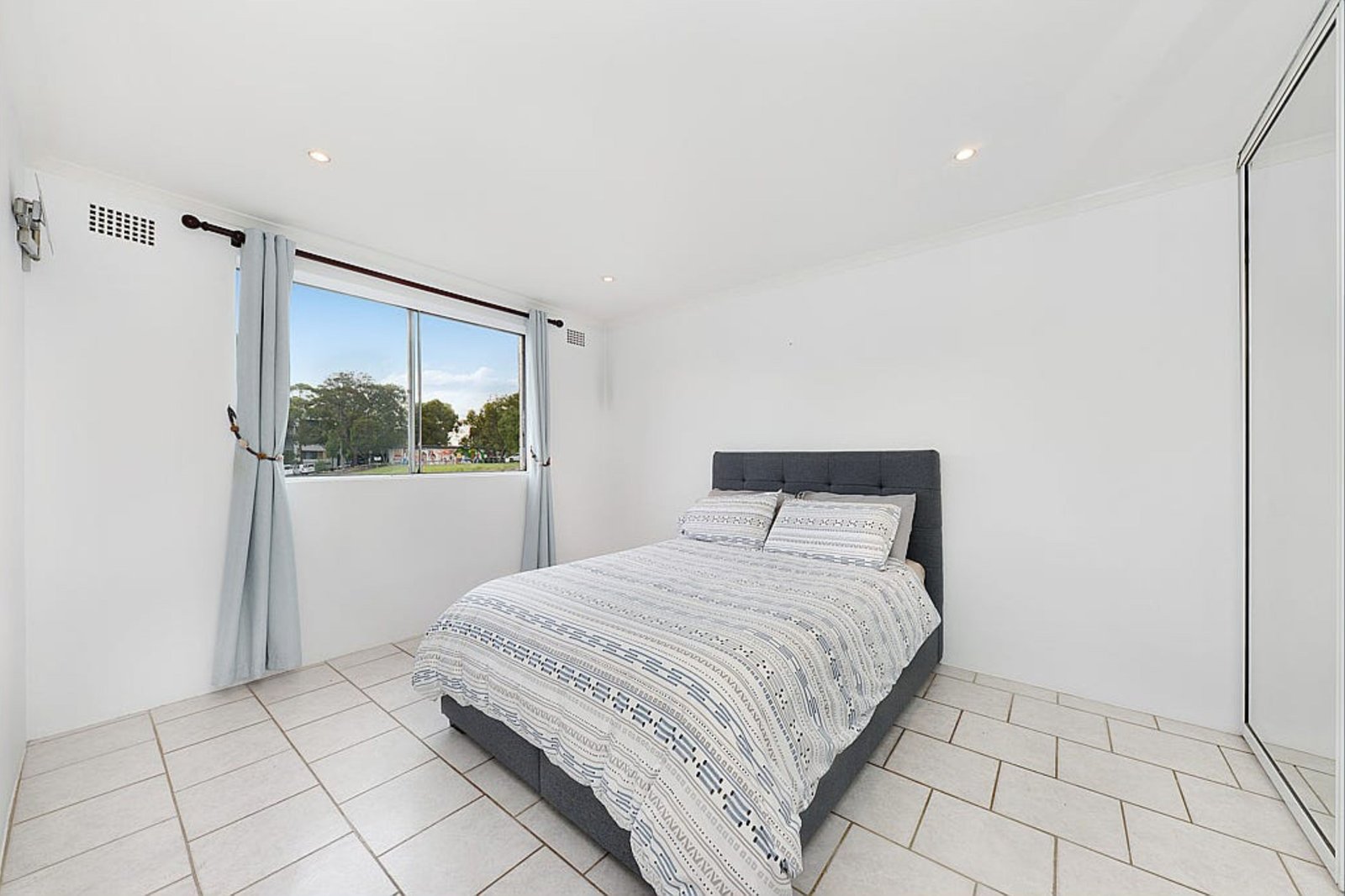 8/38 Brittain Crescent HILLSDALE 4