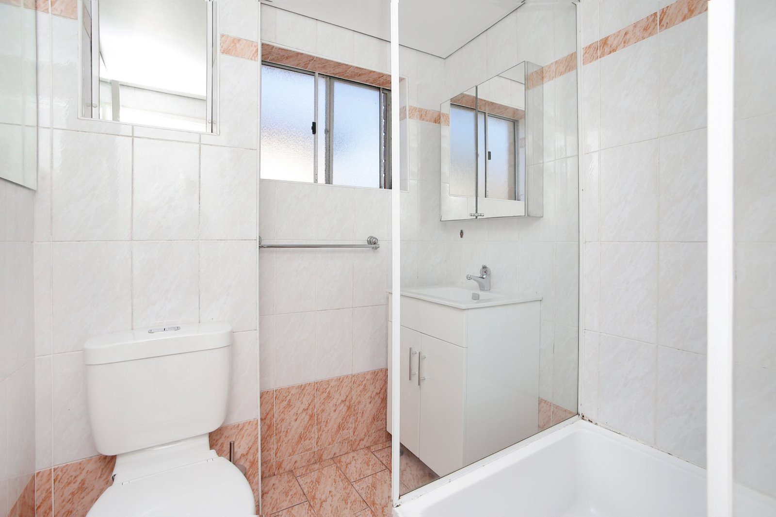 8/38 Brittain Crescent HILLSDALE 6