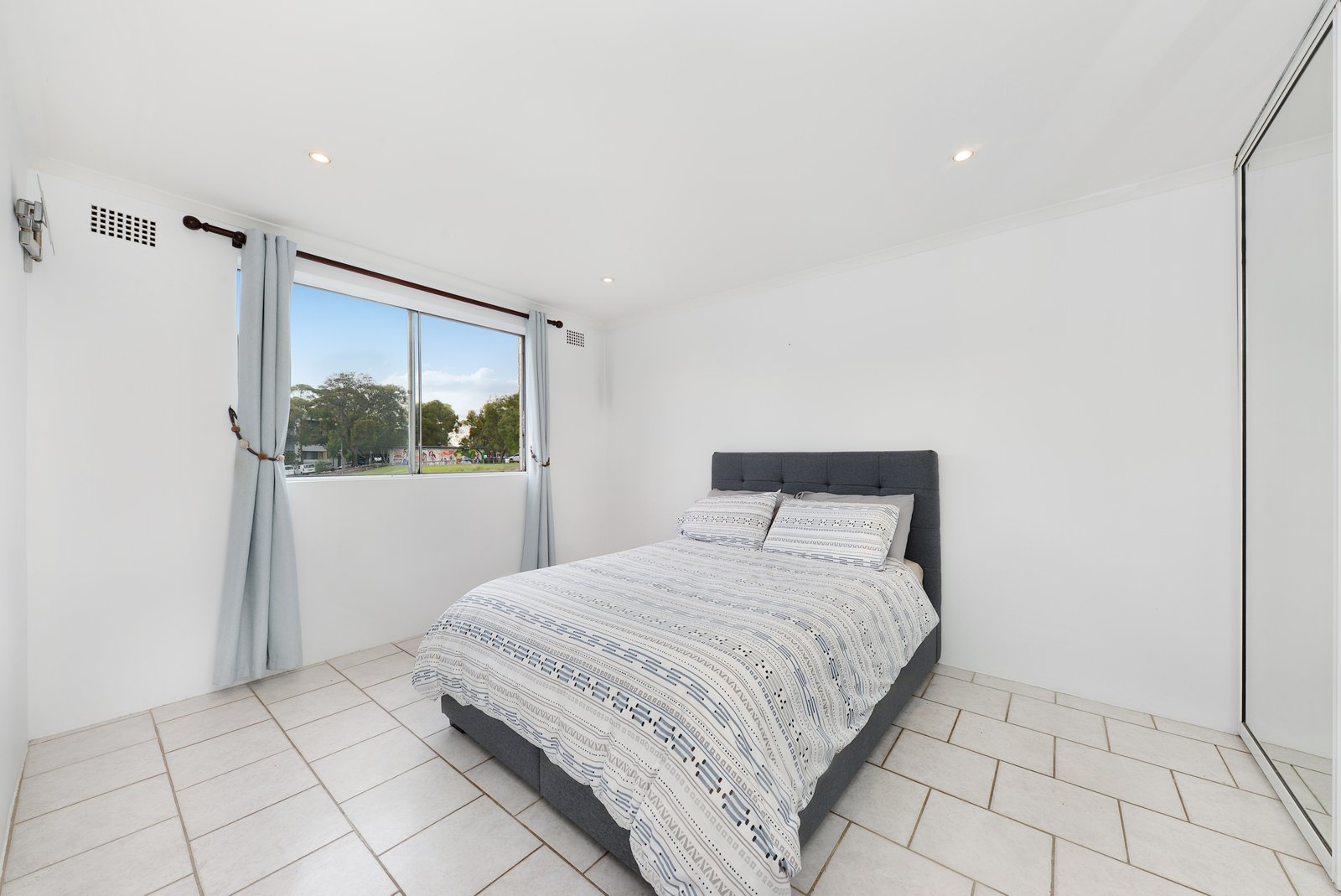 8/38 Brittain Crescent HILLSDALE 5