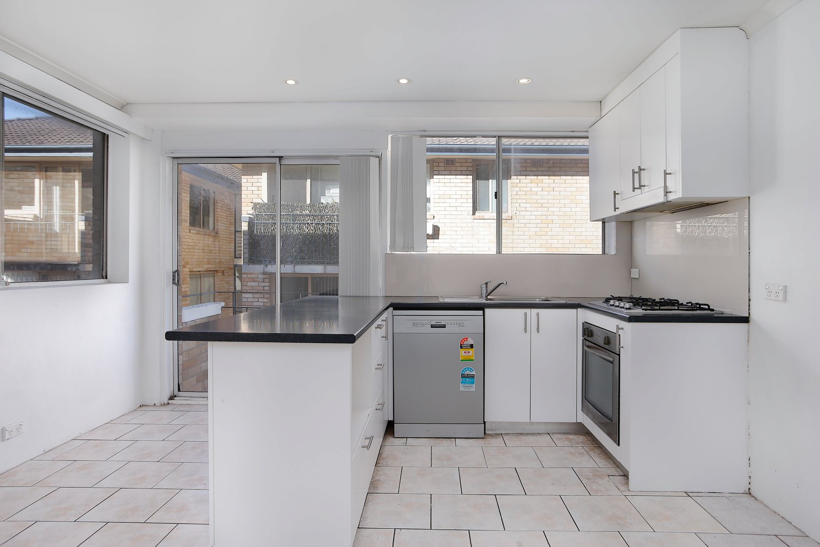8/38 Brittain Crescent HILLSDALE 2