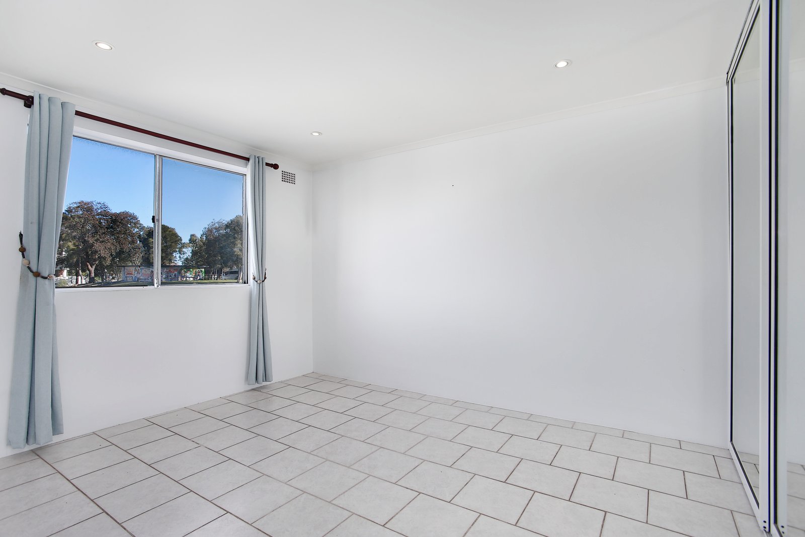 8/38 Brittain Crescent HILLSDALE 3