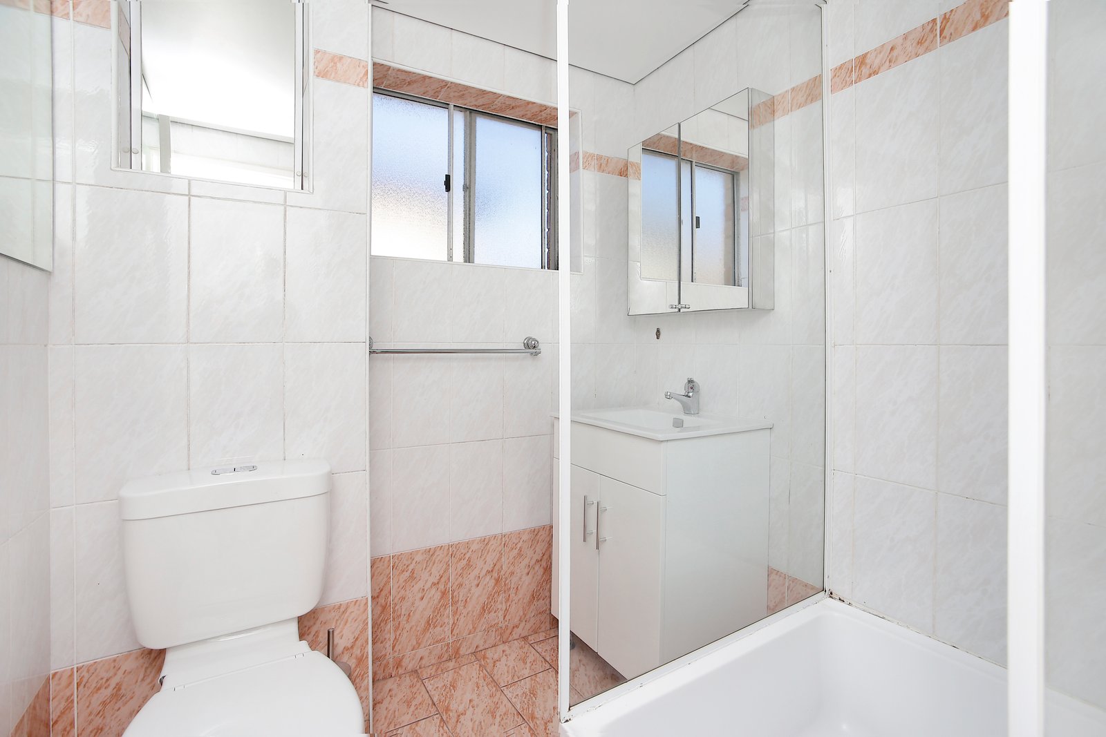 8/38 Brittain Crescent HILLSDALE 5