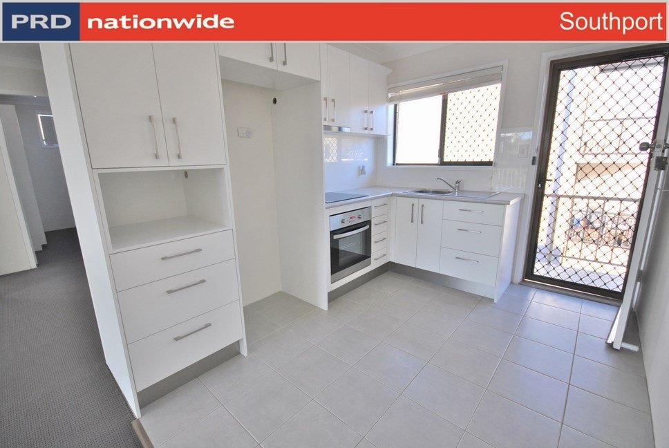8/39 Lenneberg Street SOUTHPORT 1