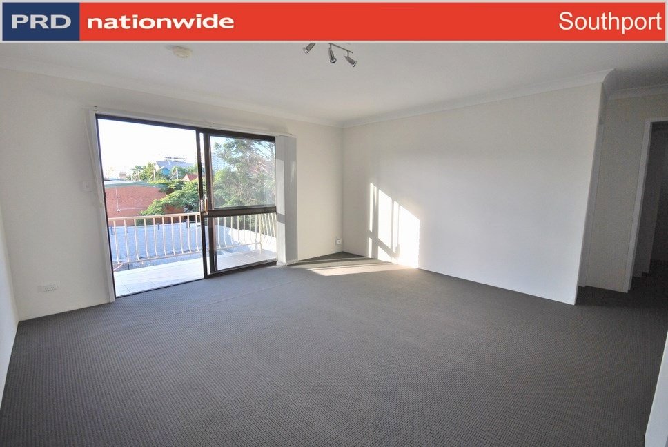 8/39 Lenneberg Street SOUTHPORT 2