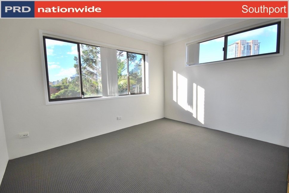 8/39 Lenneberg Street SOUTHPORT 3