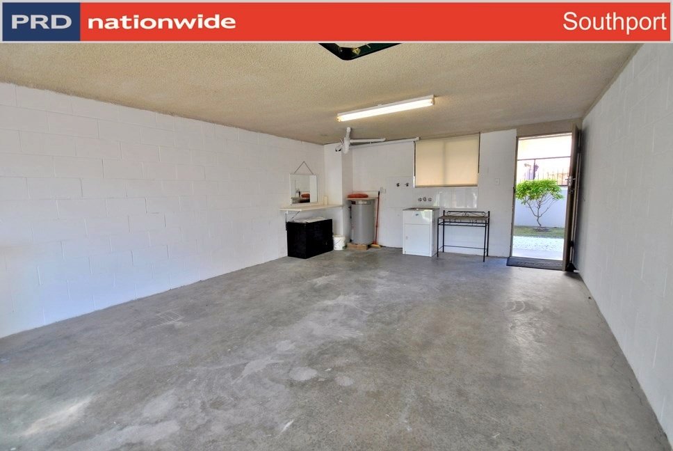 8/39 Lenneberg Street SOUTHPORT 7
