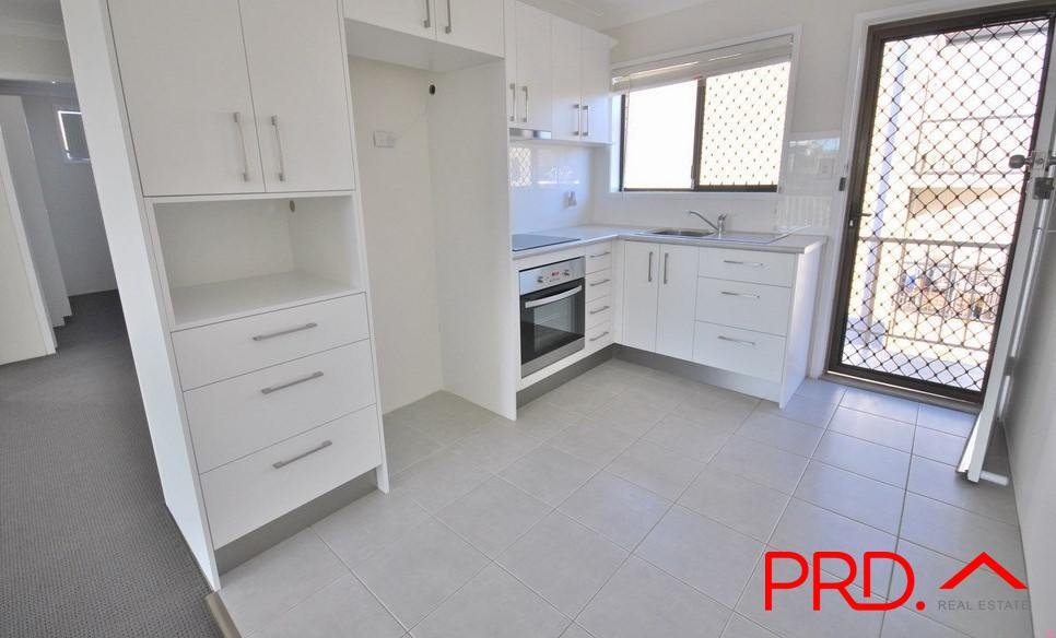 8/39 Lenneberg Street SOUTHPORT 1