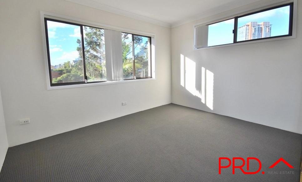 8/39 Lenneberg Street SOUTHPORT 5