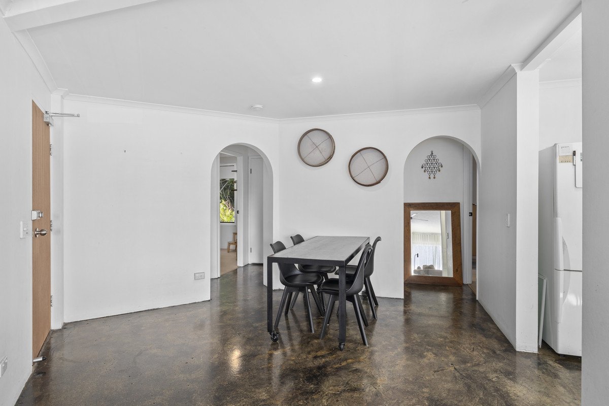 8/4-6 Hooper Drive Currumbin 4