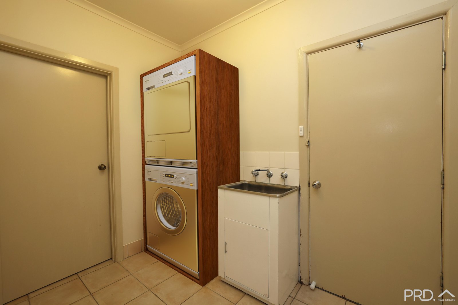 84 Adams Street WENTWORTH 8