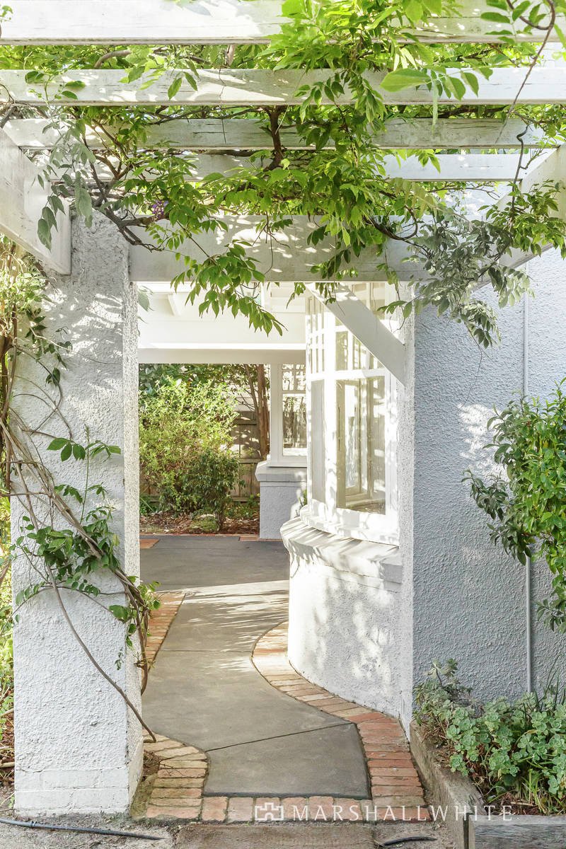 84 Asling Street, Brighton, VIC