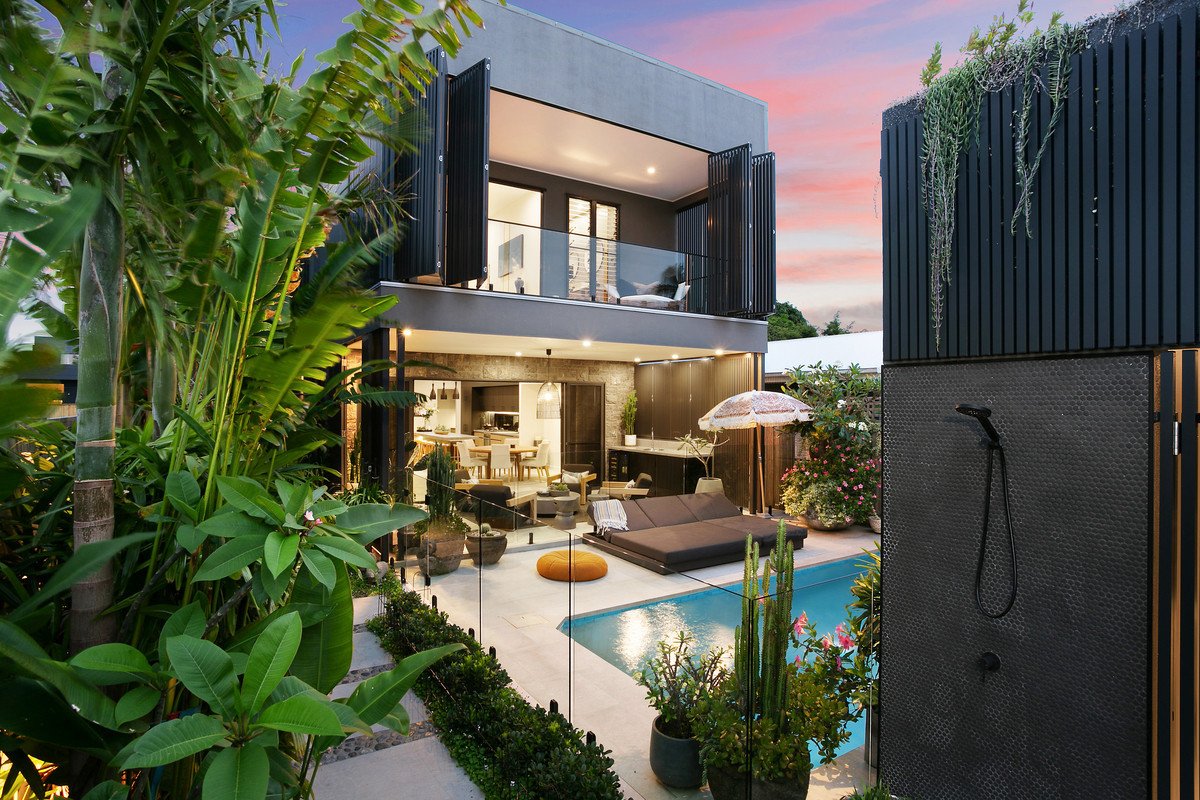 84 Chainey Avenue MIAMI 1