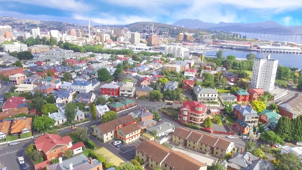 8/4 Colville Street BATTERY POINT 1