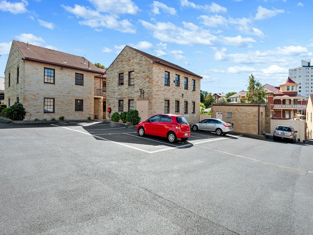 8/4 Colville Street BATTERY POINT 2
